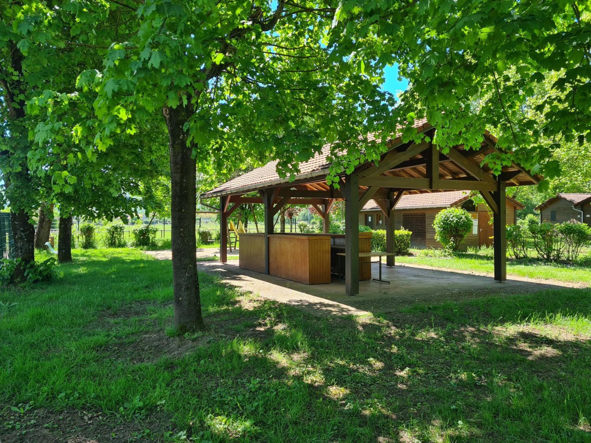 Les Chalets Guinguette Capdenac-Gare Екстер'єр фото
